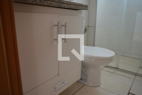 Banheiro de apartamento à venda com 2 quartos, 48m² em Cabral, Contagem