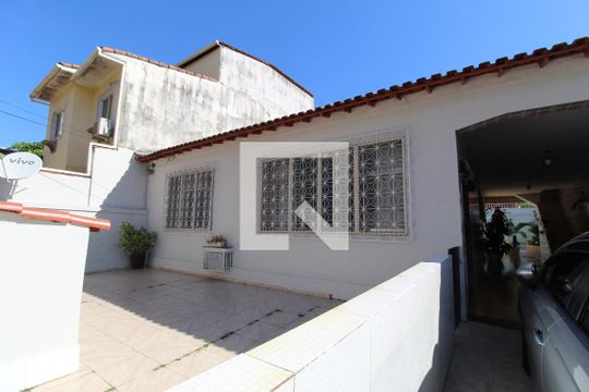 Frente da casa de casa à venda com 2 quartos, 237m² em Anil, Rio de Janeiro