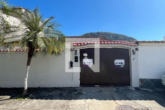 Fachada de casa à venda com 2 quartos, 237m² em Anil, Rio de Janeiro