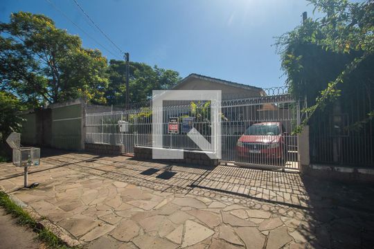 Fachada de casa à venda com 4 quartos, 396m² em Cristal, Porto Alegre