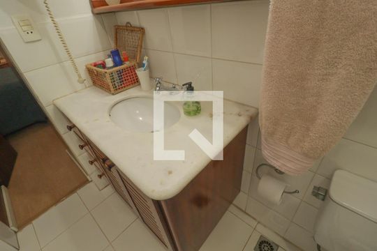 Banheiro da Suíte de casa à venda com 3 quartos, 230m² em Vila das Hortencias, Jundiaí
