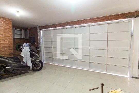 Garagem de casa à venda com 2 quartos, 250m² em Jardim Lajeado, São Paulo