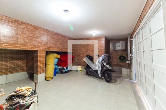 Garagem de casa à venda com 2 quartos, 250m² em Jardim Lajeado, São Paulo