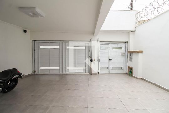 Garagem de casa à venda com 3 quartos, 147m² em Vila Invernada, São Paulo