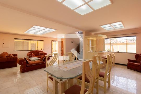 Casa para alugar com 4 quartos, 430m² em Jardim Maria Helena, Guarulhos