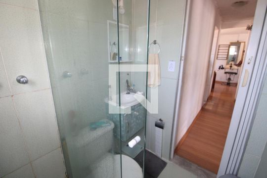 Banheiro de apartamento para alugar com 2 quartos, 50m² em Lins de Vasconcelos, Rio de Janeiro