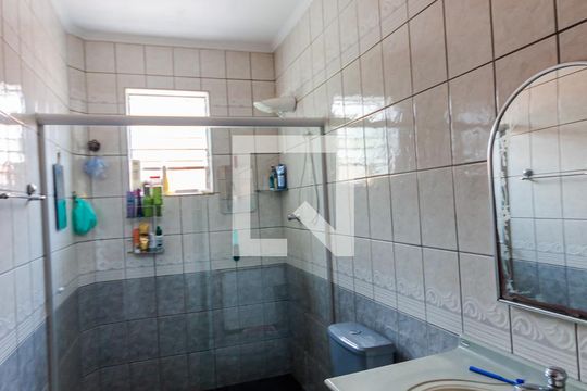 Banheiro de casa à venda com 3 quartos, 230m² em Vila Curuçá, Santo André