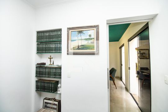 Escritório - Parede de livros de casa à venda com 4 quartos, 345m² em Indianópolis, São Paulo