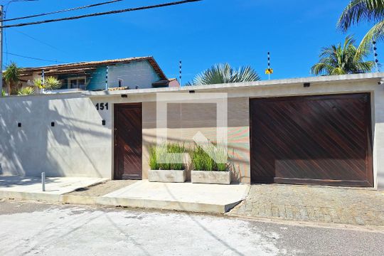 Fachada de casa para alugar com 3 quartos, 360m² em Itaipu, Niterói