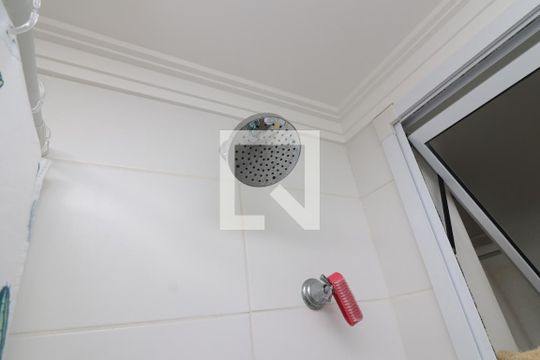Banheiro Social de apartamento à venda com 3 quartos, 67m² em Guaiauna, São Paulo