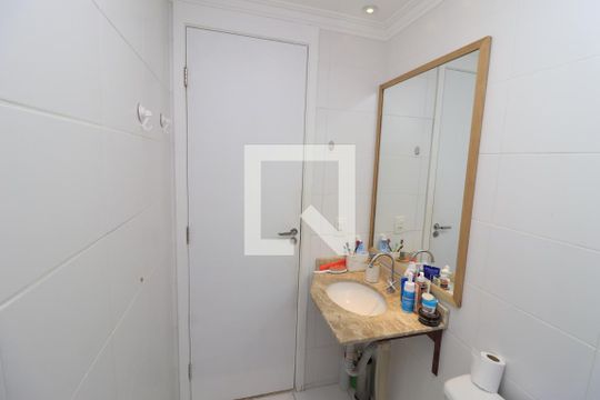 Banheiro Social de apartamento à venda com 3 quartos, 67m² em Guaiauna, São Paulo