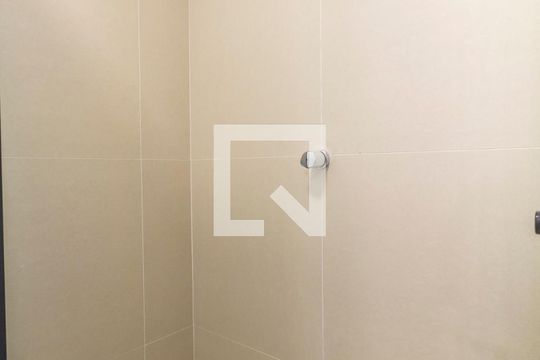 Banheiro de kitnet/studio para alugar com 1 quarto, 25m² em Pinheiros, São Paulo