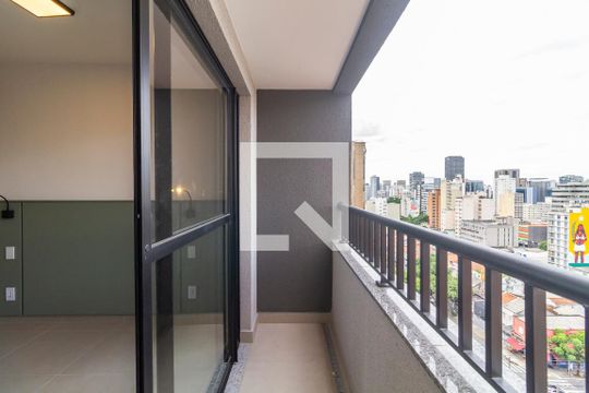 Varanda de kitnet/studio para alugar com 1 quarto, 25m² em Pinheiros, São Paulo
