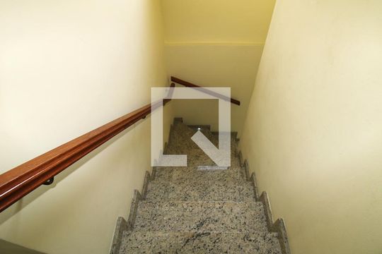 Sala - Escada de casa à venda com 4 quartos, 137m² em Vila Santa Terezinha (zona Norte), São Paulo