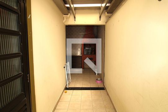 Quintal de casa à venda com 4 quartos, 137m² em Vila Santa Terezinha (zona Norte), São Paulo