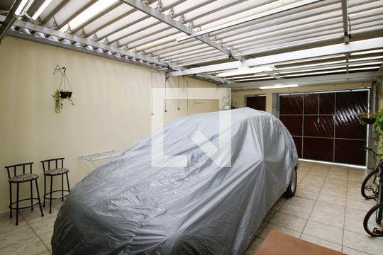 Garagem de casa à venda com 4 quartos, 137m² em Vila Santa Terezinha (zona Norte), São Paulo