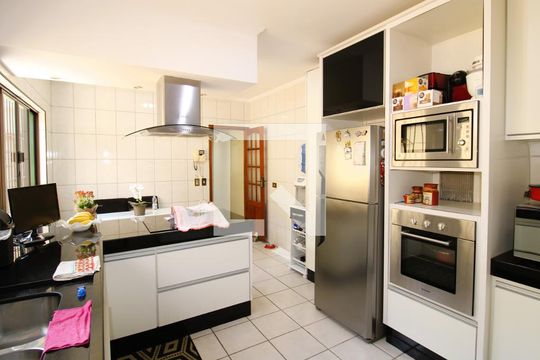 Cozinha de casa à venda com 4 quartos, 137m² em Vila Santa Terezinha (zona Norte), São Paulo