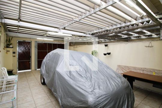 Garagem de casa à venda com 4 quartos, 137m² em Vila Santa Terezinha (zona Norte), São Paulo