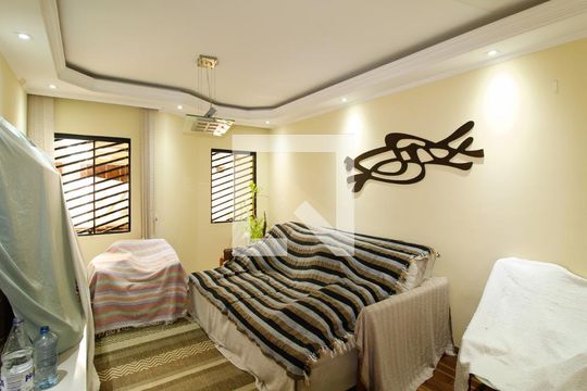 Sala de casa à venda com 4 quartos, 137m² em Vila Santa Terezinha (zona Norte), São Paulo