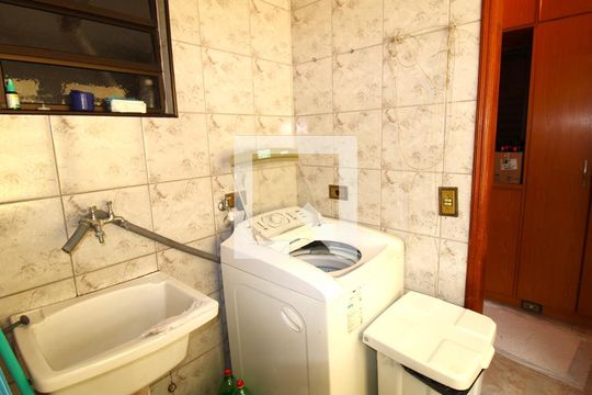 Área de Serviço de casa à venda com 4 quartos, 137m² em Vila Santa Terezinha (zona Norte), São Paulo