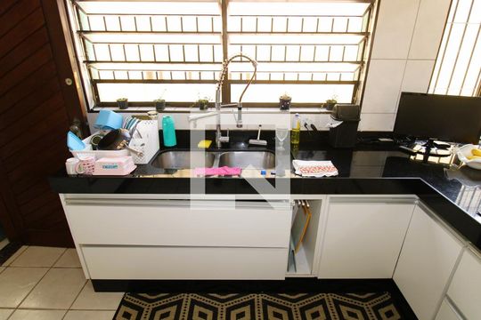 Cozinha de casa à venda com 4 quartos, 137m² em Vila Santa Terezinha (zona Norte), São Paulo