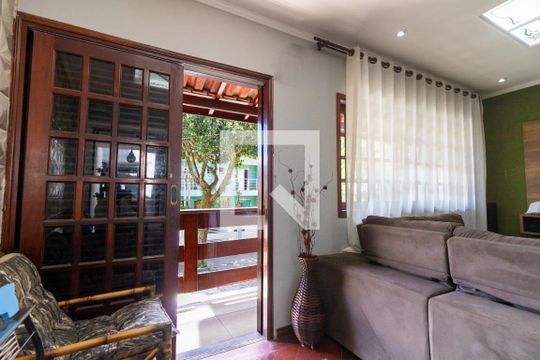 Sala de TV de casa à venda com 5 quartos, 215m² em Jardim Hercilia, São Paulo