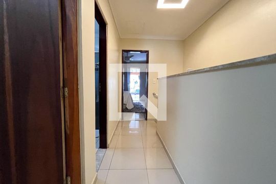 Corredor de casa à venda com 3 quartos, 185m² em Jardim Prudência, São Paulo