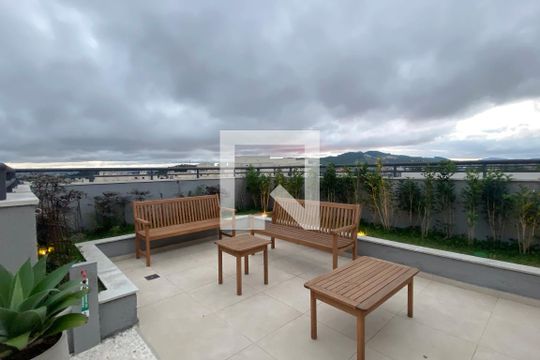 Área comum de apartamento para alugar com 2 quartos, 47m² em Jardim Tupanci, Barueri