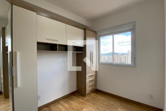 Quarto 1 de apartamento para alugar com 2 quartos, 47m² em Jardim Tupanci, Barueri