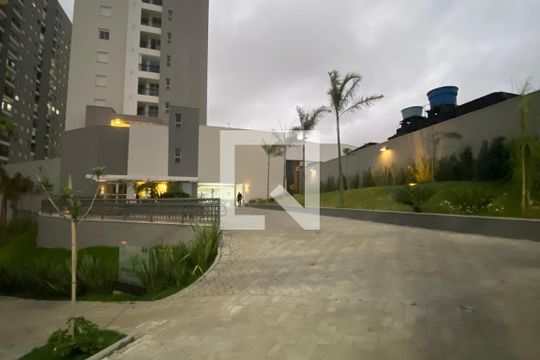 Fachada de apartamento para alugar com 2 quartos, 47m² em Jardim Tupanci, Barueri