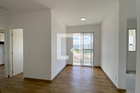 Apartamento para alugar com 2 quartos, 47m² em Jardim Tupanci, Barueri