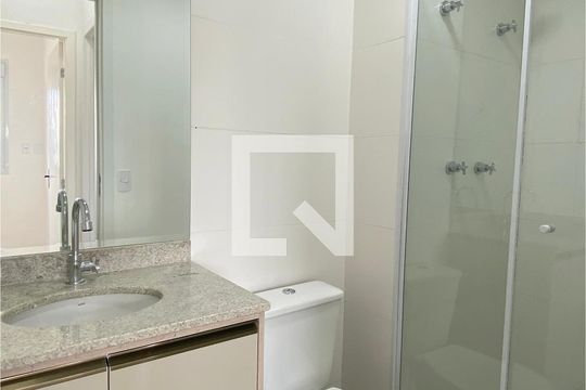 Banheiro Corredor de apartamento para alugar com 2 quartos, 47m² em Jardim Tupanci, Barueri