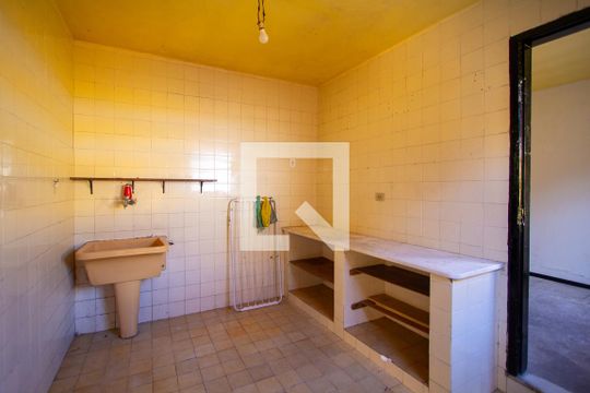 Área de Serviço de casa à venda com 5 quartos, 200m² em Santa Rosa, Niterói