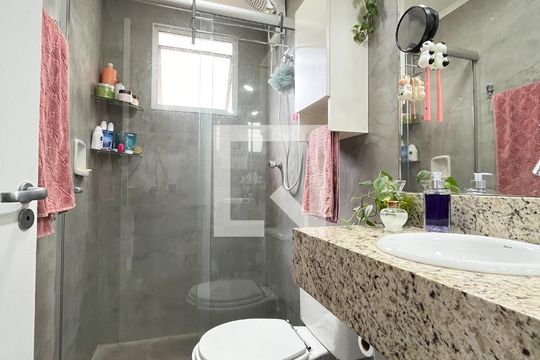 Banheiro  de apartamento à venda com 2 quartos, 50m² em Vila Campestre, São Paulo