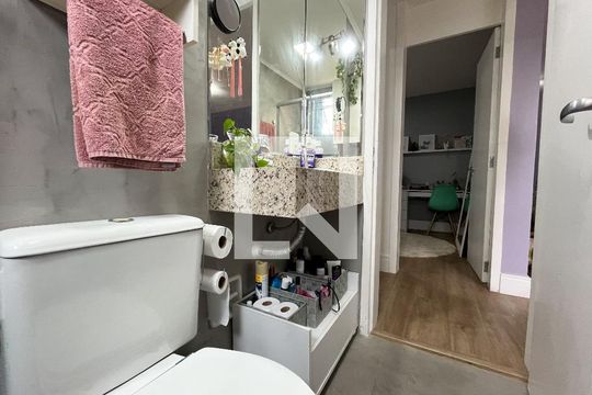 Banheiro  de apartamento à venda com 2 quartos, 50m² em Vila Campestre, São Paulo