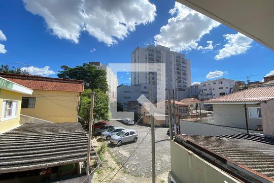 Sala - vista de casa para alugar com 2 quartos, 60m² em Vila Nivi, São Paulo
