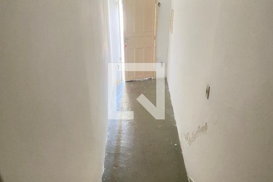 Quintal de casa para alugar com 2 quartos, 60m² em Vila Nivi, São Paulo