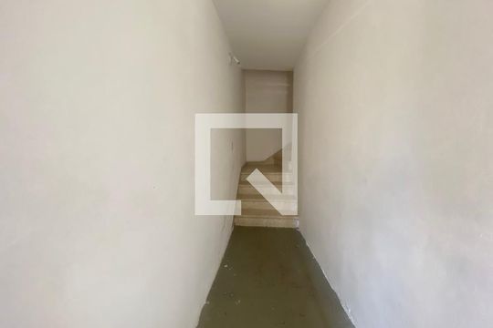 Quintal de casa para alugar com 2 quartos, 60m² em Vila Nivi, São Paulo