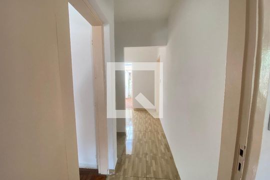 Sala - Corredor de casa para alugar com 2 quartos, 60m² em Vila Nivi, São Paulo