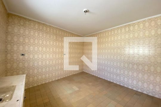 Cozinha de casa para alugar com 2 quartos, 60m² em Vila Nivi, São Paulo