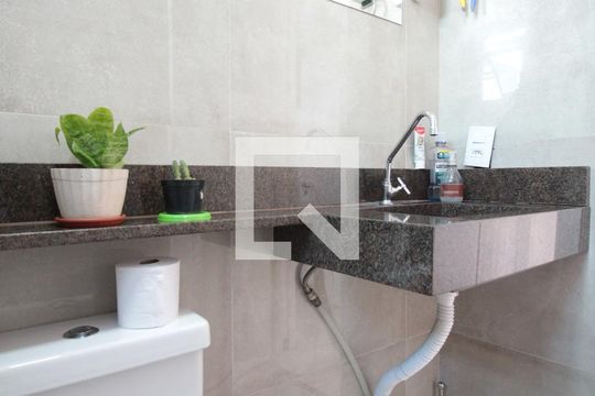 Banheiro de apartamento à venda com 2 quartos, 49m² em Santa Amelia, Belo Horizonte