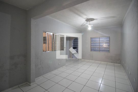 Sala de casa à venda com 4 quartos, 140m² em Vila Reis, São Paulo