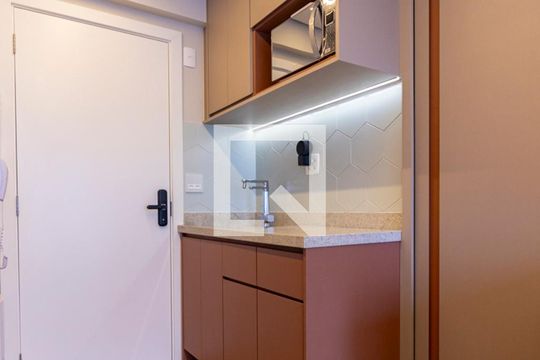 Sala e Cozinha de kitnet/studio à venda com 1 quarto, 27m² em Vila Nova Conceição, São Paulo
