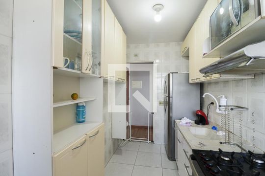 Cozinha e Área de Serviço de apartamento à venda com 2 quartos, 55m² em Vila Celeste, São Paulo