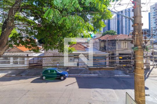 Vista de casa à venda com 3 quartos, 225m² em Quinta da Paineira, São Paulo