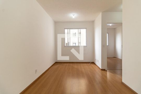 Sala de apartamento para alugar com 2 quartos, 43m² em Jardim Santa Emilia, São Paulo