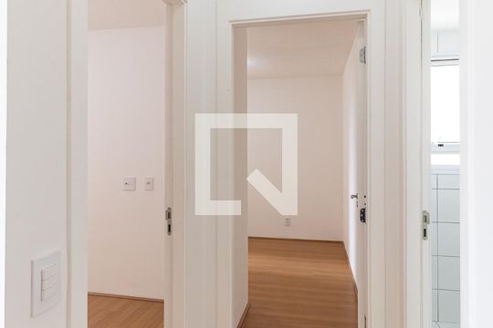 Corredor de apartamento para alugar com 2 quartos, 43m² em Jardim Santa Emilia, São Paulo