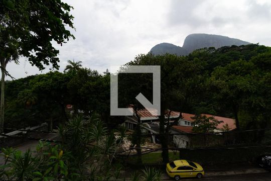 Vista da sala  de apartamento à venda com 2 quartos, 67m² em Gávea, Rio de Janeiro