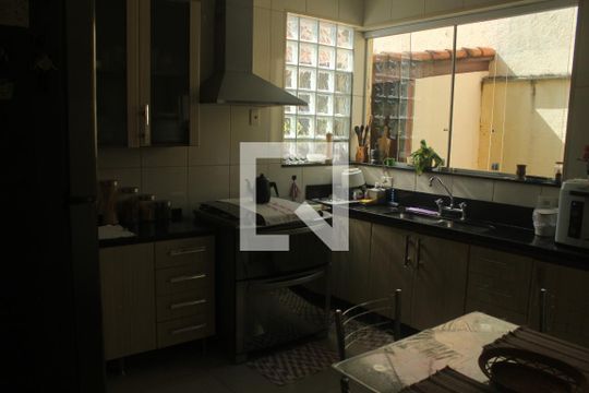 Cozinha de casa à venda com 4 quartos, 152m² em Vila Sao Paulo, São Paulo