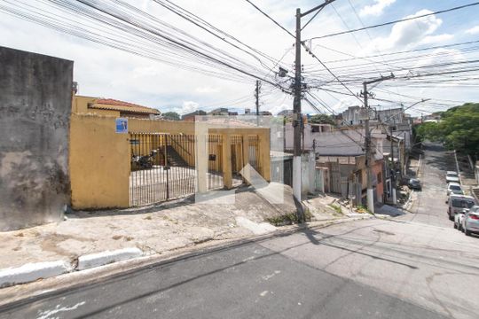 Fachada de casa para alugar com 1 quarto, 50m² em Vila do Encontro, São Paulo